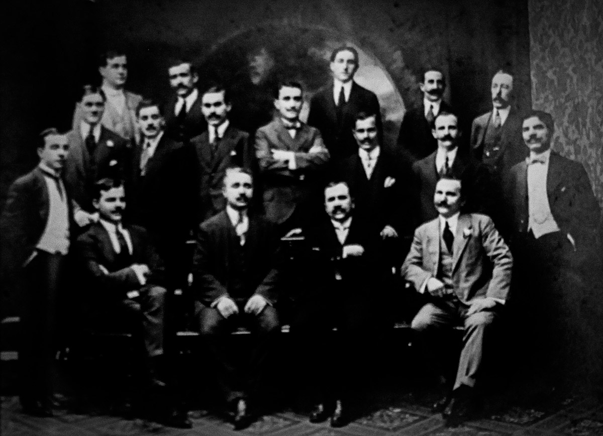 Primera Junta Directiva del Centro Asturiano de Buenos Aires. Año 1913.